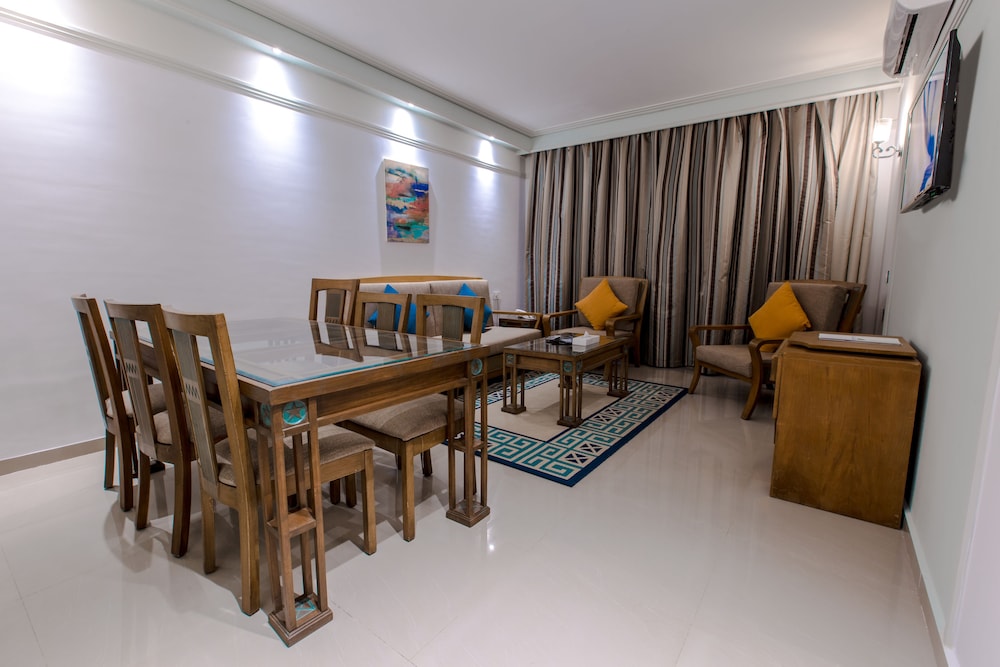 Suite, 2 Bedrooms - Photo 40