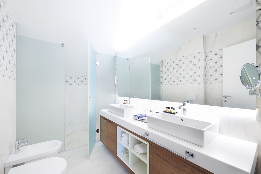 Suite, 3 Bedrooms, Sea View photo 3