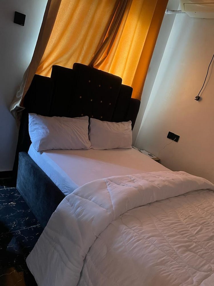 Standard Room, Non Smoking - Photo 4