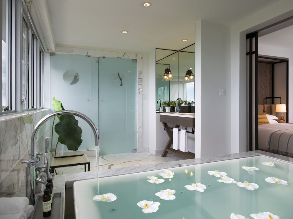 King Suite - Photo 3