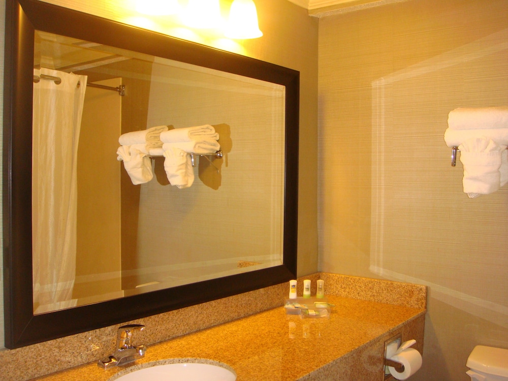 Room, 1 Queen Bed, Non Smoking - Photo 2