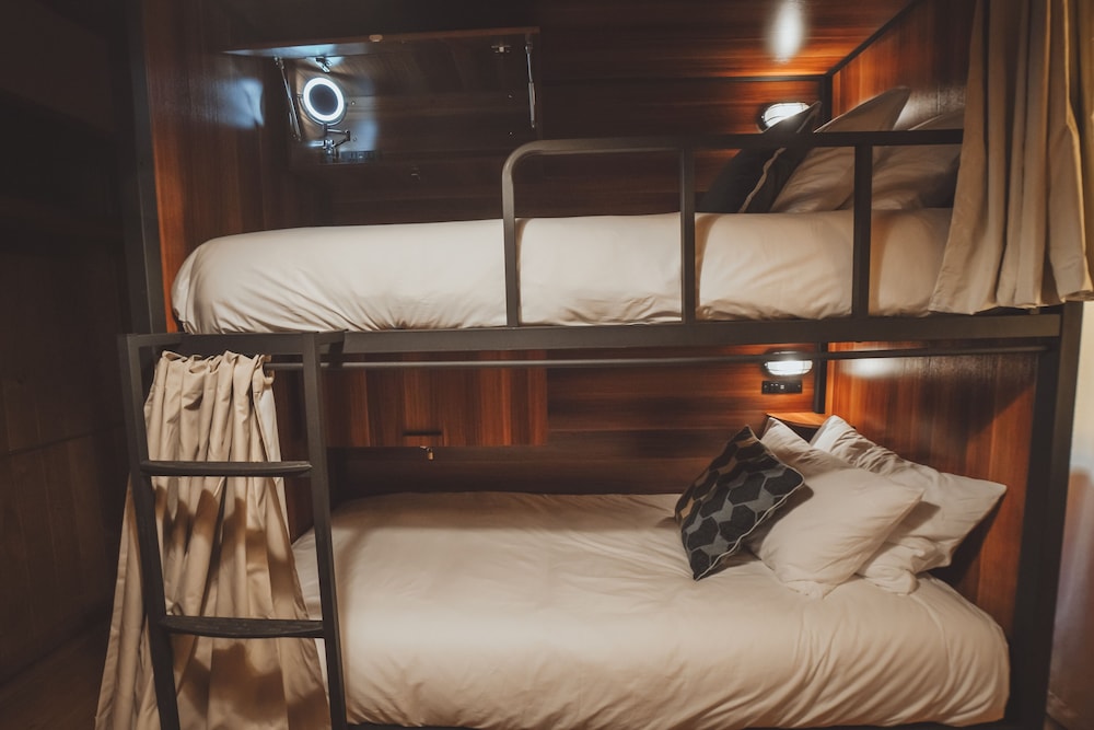 Bed in 8-Bed Dormitory Room photo 3