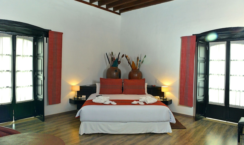 Junior Suite, 1 King Bed, Non Smoking - Photo 4