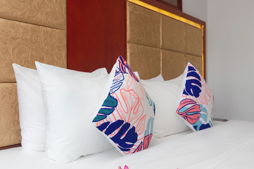 Deluxe Double or Twin Room, Pool View photo 2