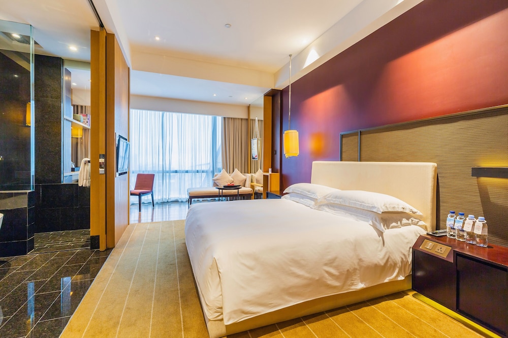 Deluxe King Room photo 1