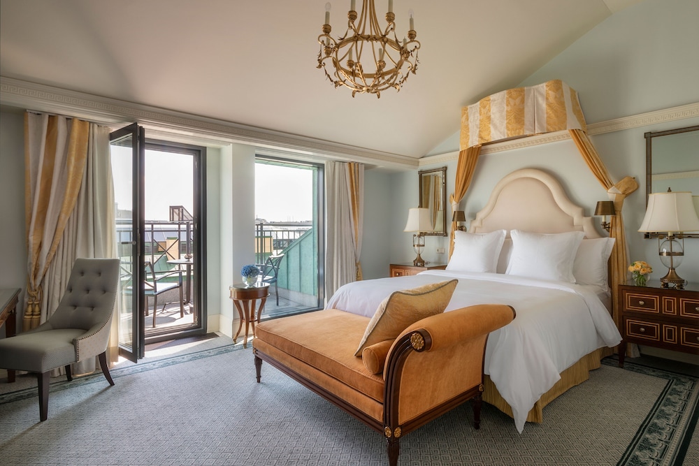 Premium Room, 1 King Bed, Terrace
