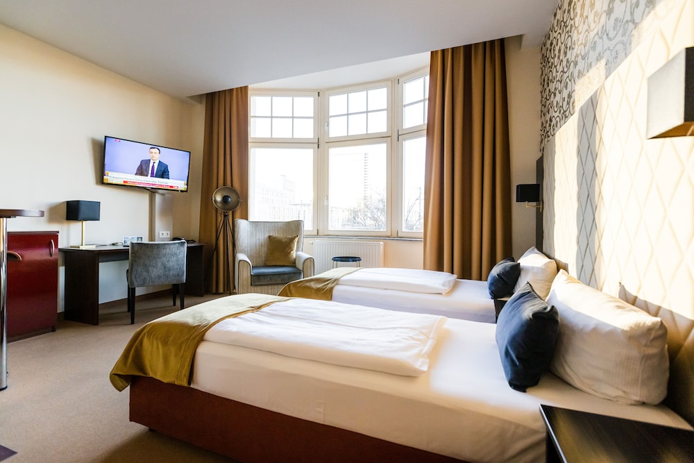 Standard Double or Twin Room - Photo 18
