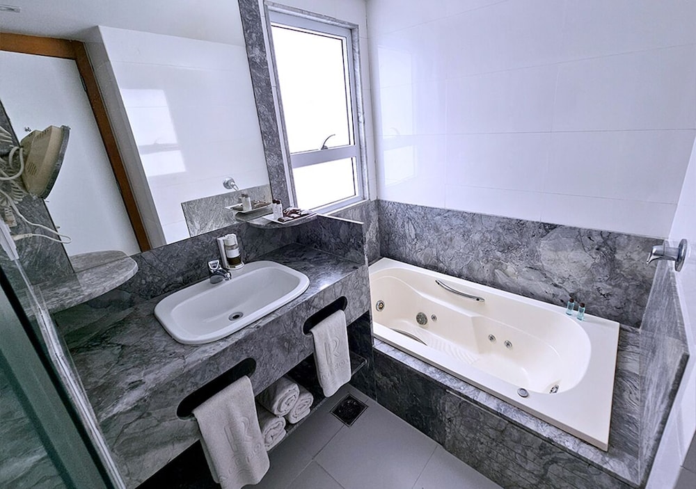 Deluxe Triple Room, Balcony, Sea Facing