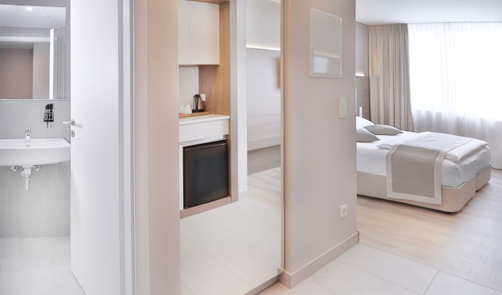 Premier Studio, 1 Bedroom, Non Smoking, Kitchenette photo 3