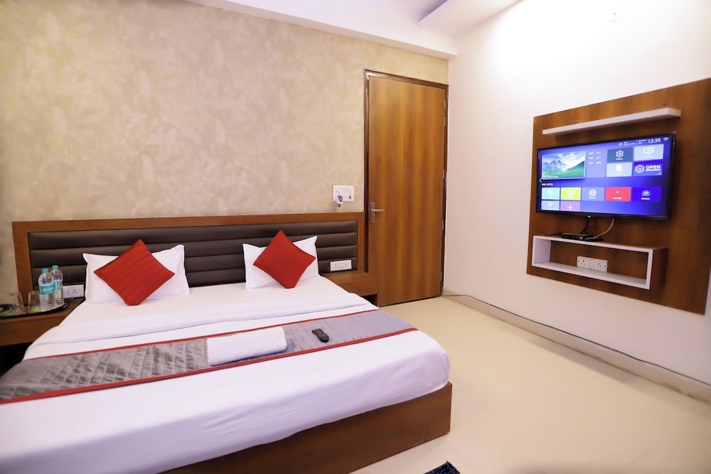 Deluxe Room - Photo 11