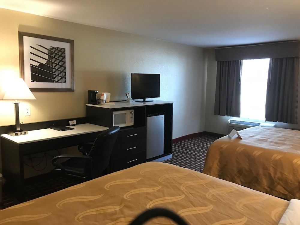 Standard Room, 2 Queen Beds, Non Smoking - Photo 1