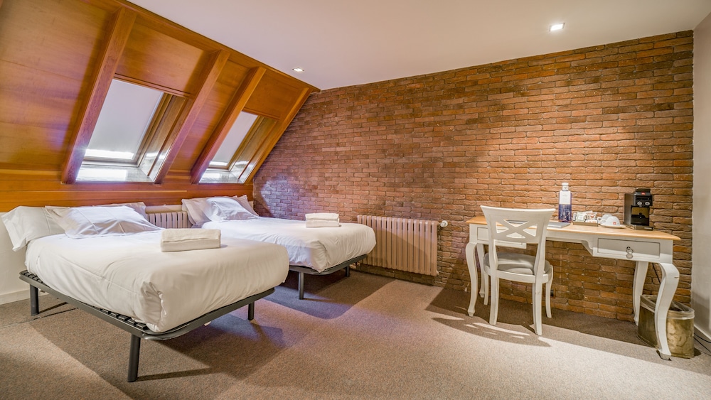 Superior Quadruple Room photo 2
