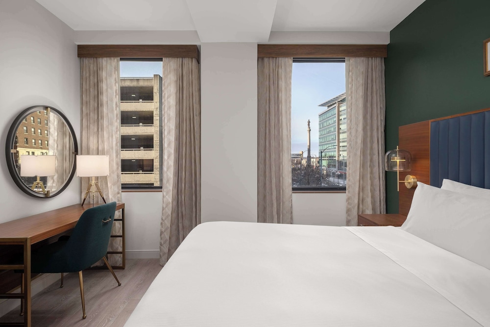 Single Room, 1 King Bed, Bathtub (Mobility) - Photo 2