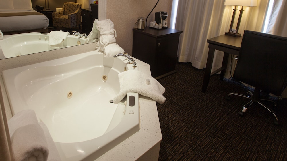 Deluxe Room, 1 King Bed, City View - Photo 7