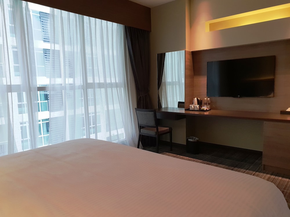 Premier Deluxe King with Bathtub photo 3