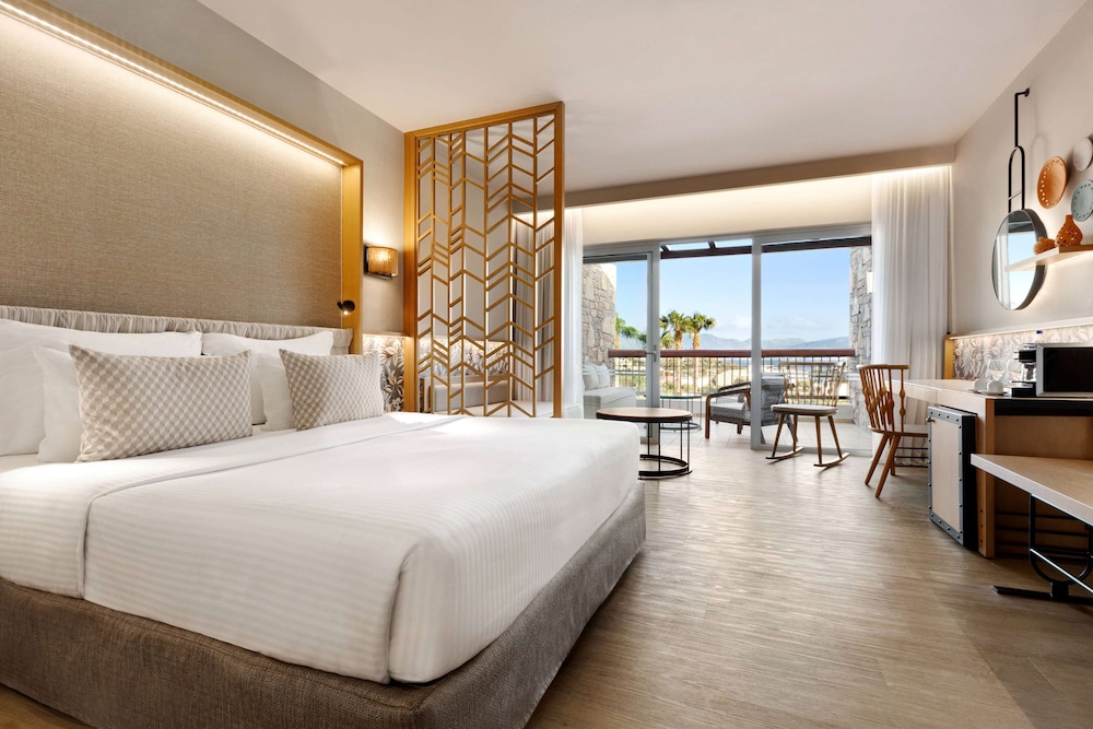 Junior Suite Inland View
