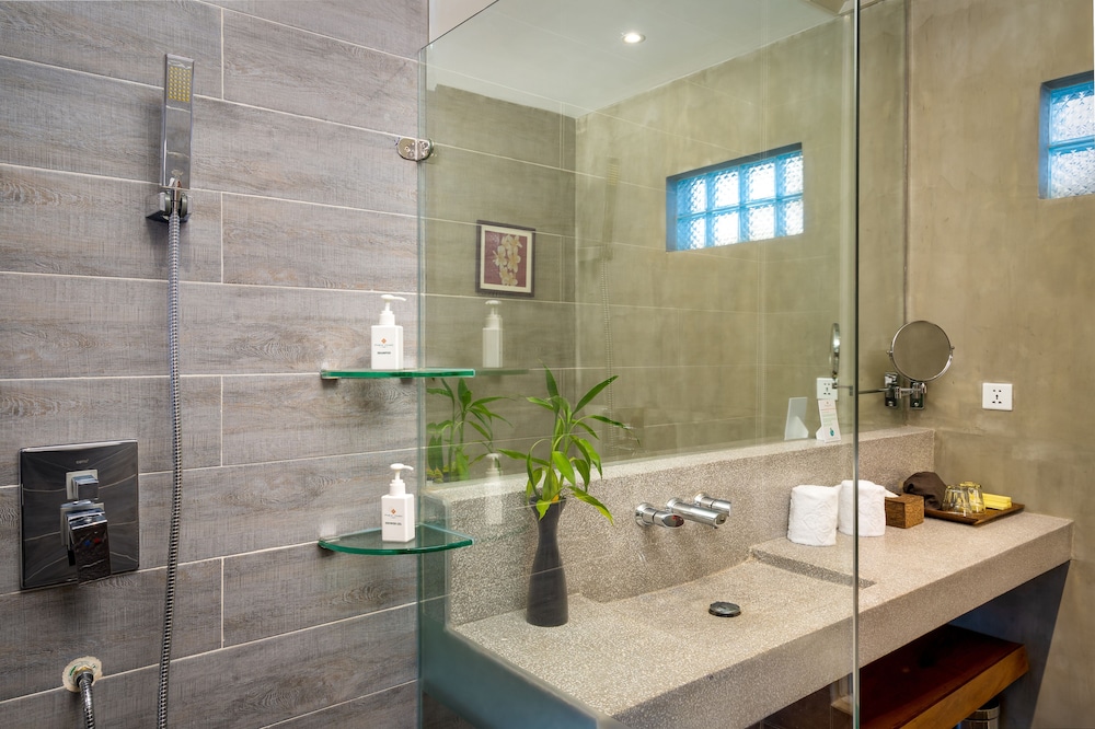 Premier Twin Room with Pool Access photo 2