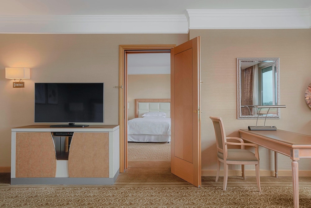 Superior Room, 1 King Bed - Photo 3
