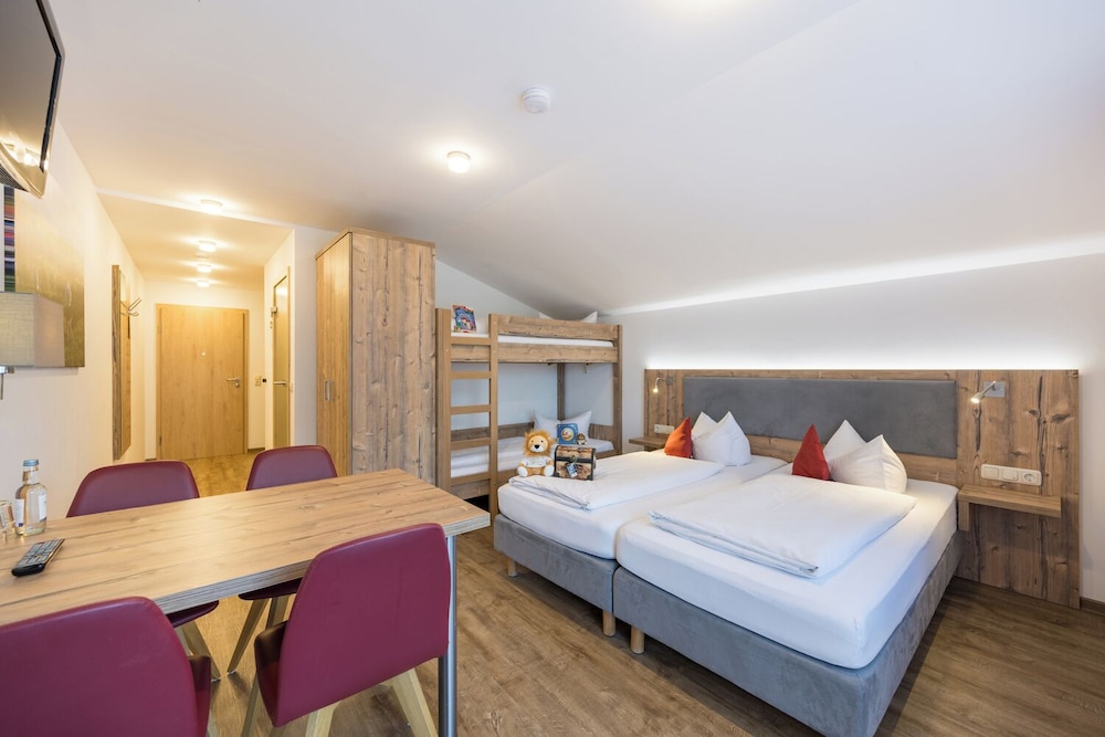 Family Room, 1 Bedroom, Mountain View