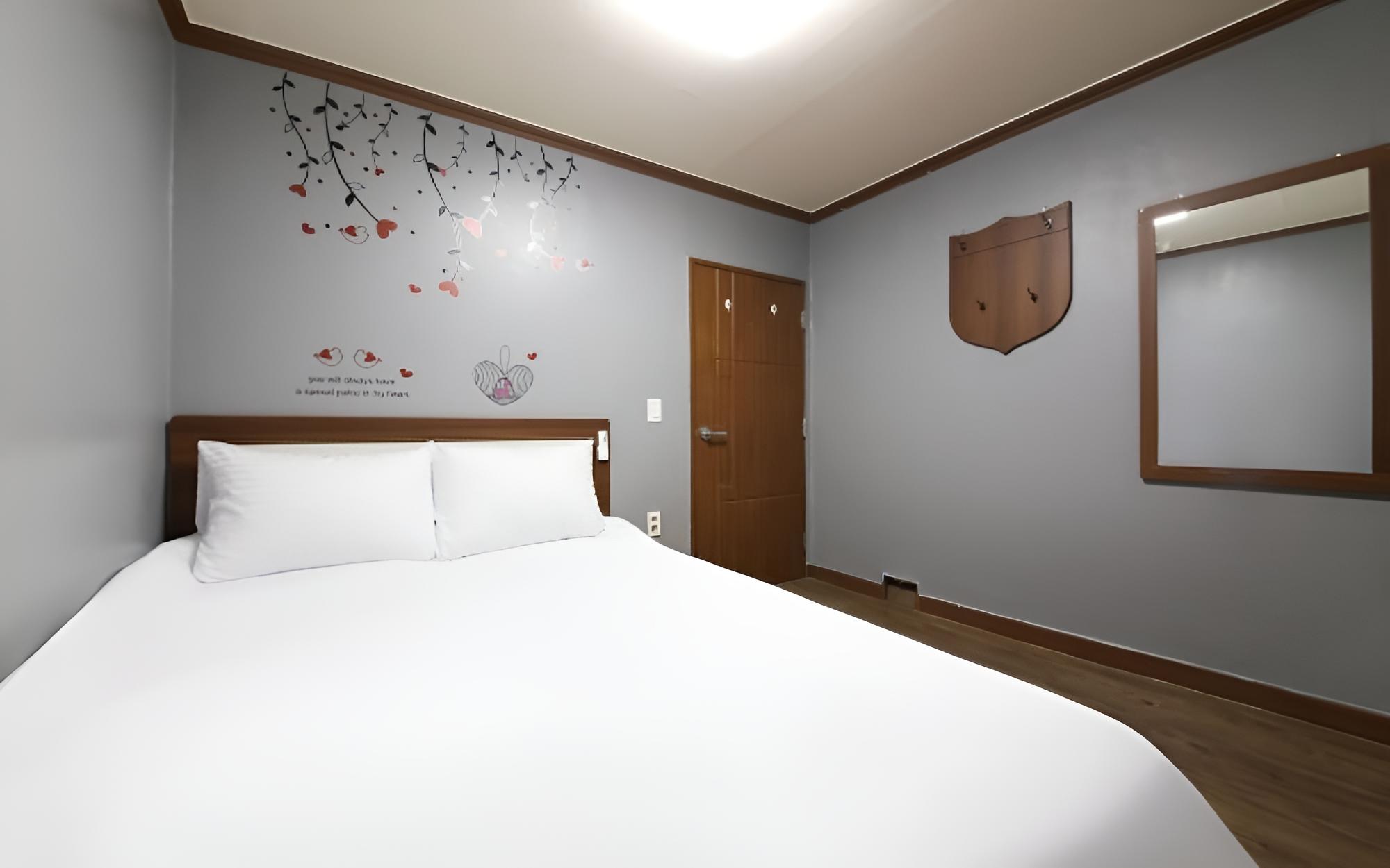Room (Standard Single Room) - Photo 2
