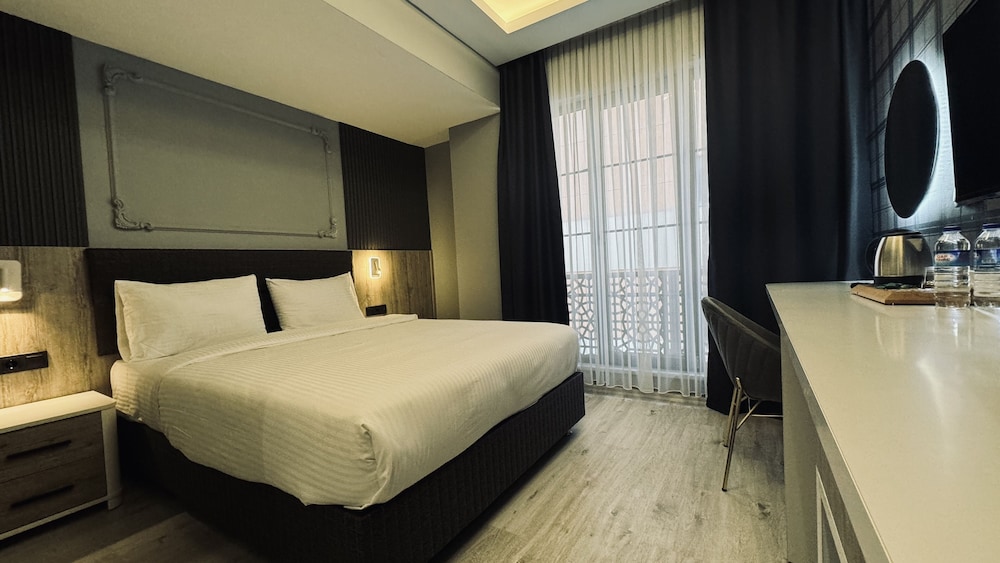 Standard Room, 1 Queen Bed