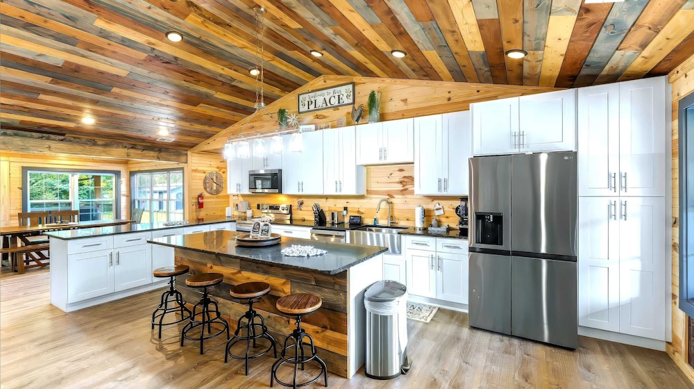 Luxury Poolside Cabin in Sevierville, Zdjęcie 8