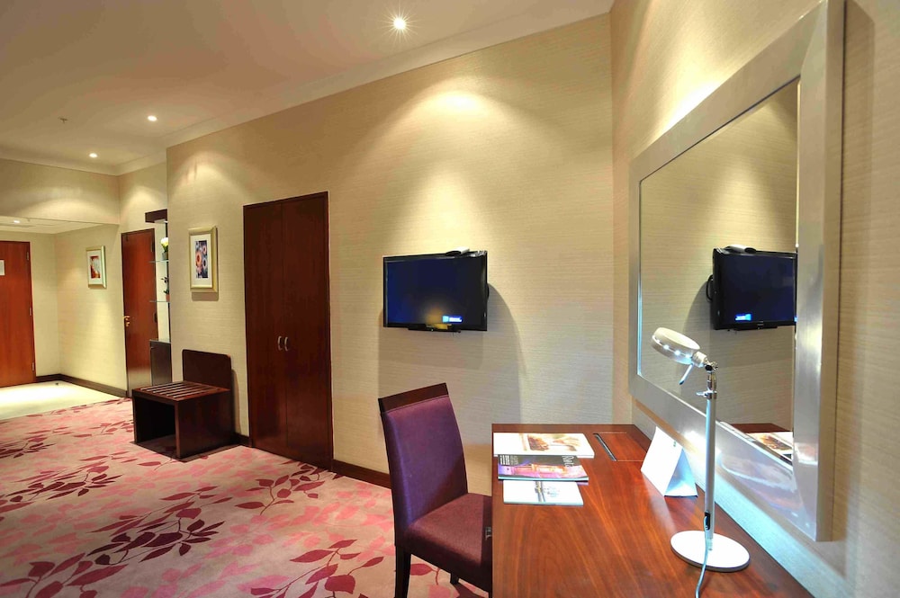 Room, 1 King Bed (Partial Kaaba View) - Photo 9