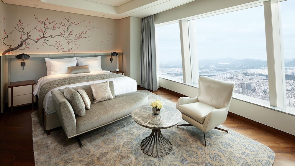 Deluxe Suite Double River View