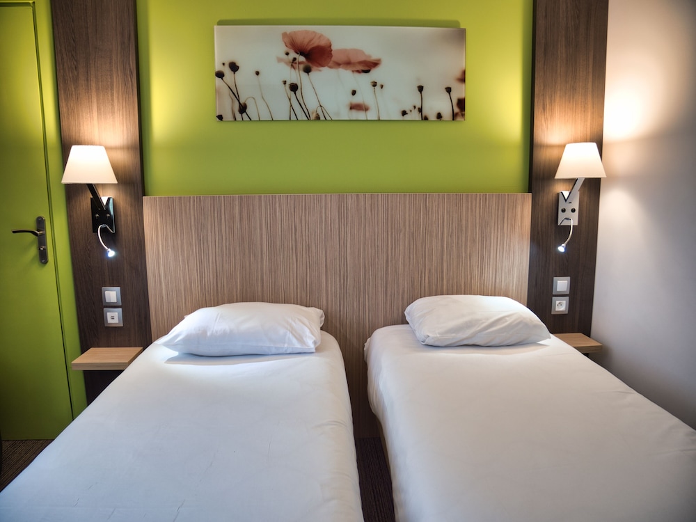 Twin Room - Photo 3