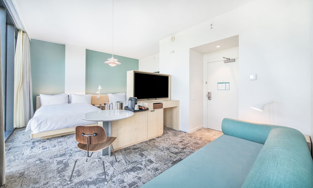 Room, 2 Queen Beds, City View - Photo 2