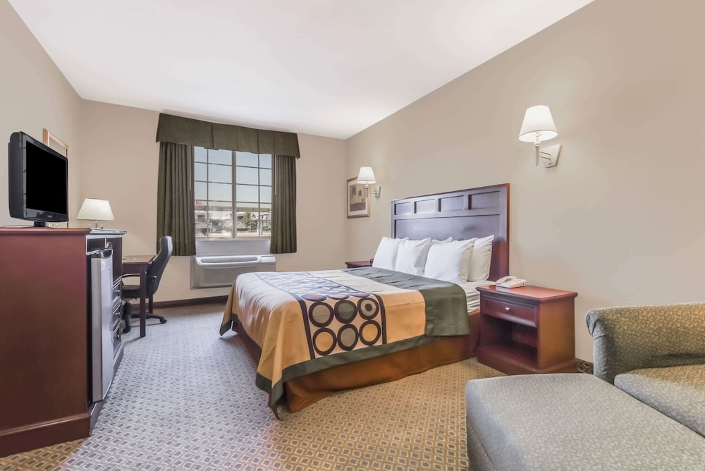 Suite, 1 King Bed, Non Smoking - Photo 1