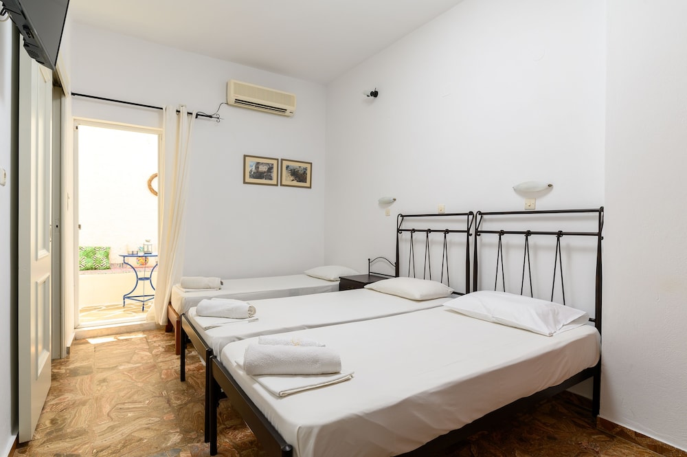 Economy Triple Room