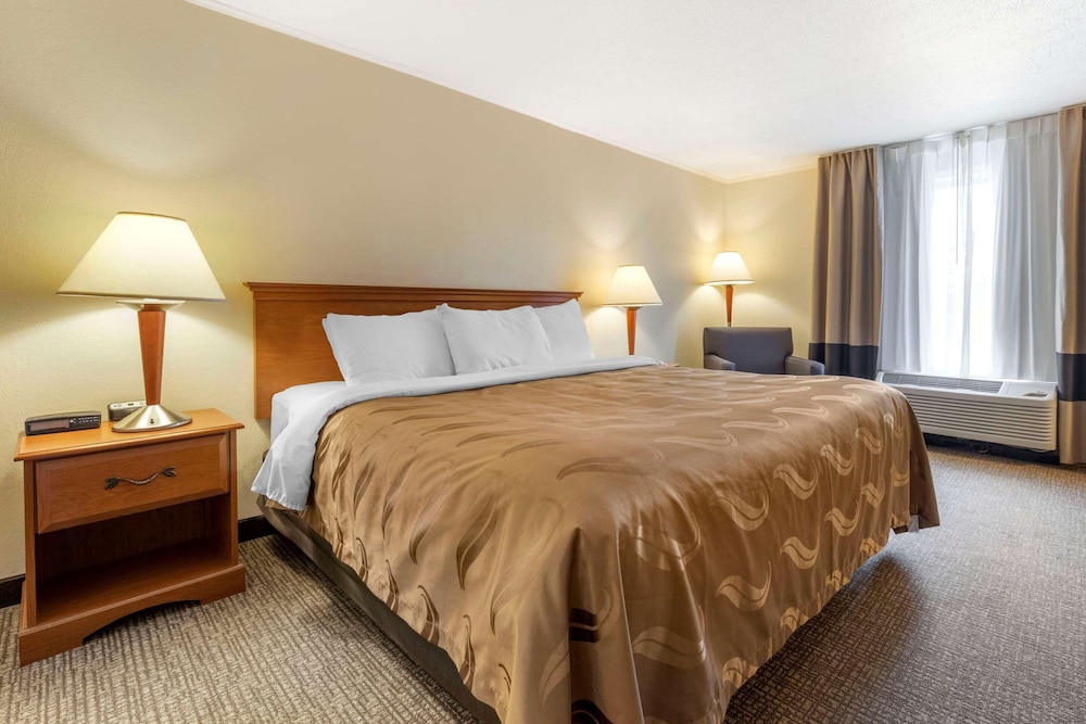 Standard Room, 1 King Bed, Non Smoking photo 1