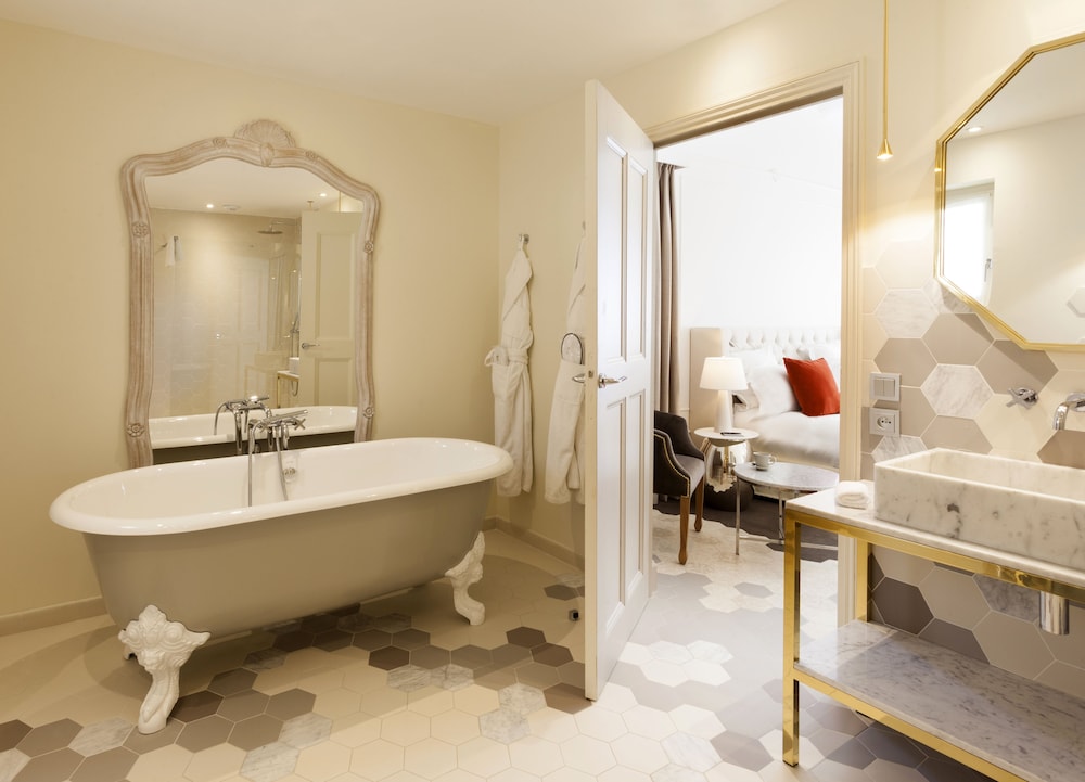 Suite - Photo 7