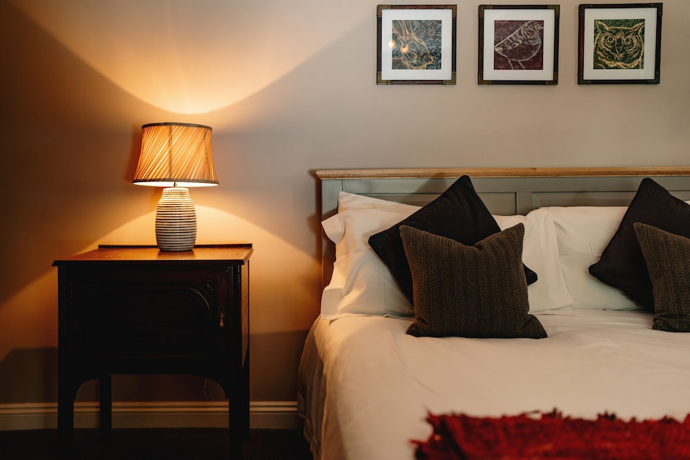 Deluxe Double Room, Ensuite - Photo 7