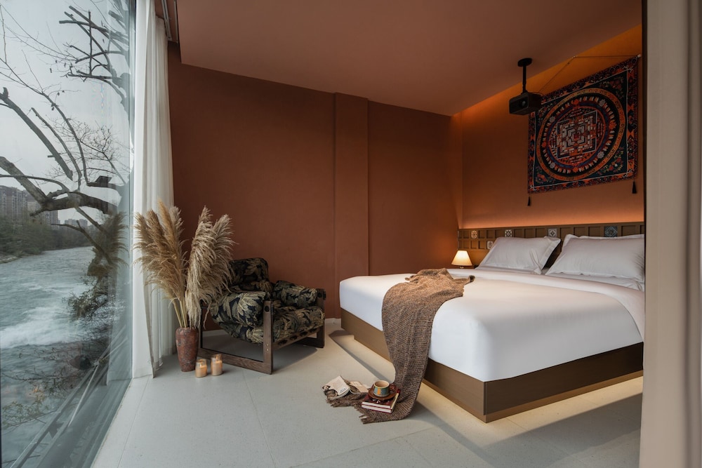 Romantic Suite, River View