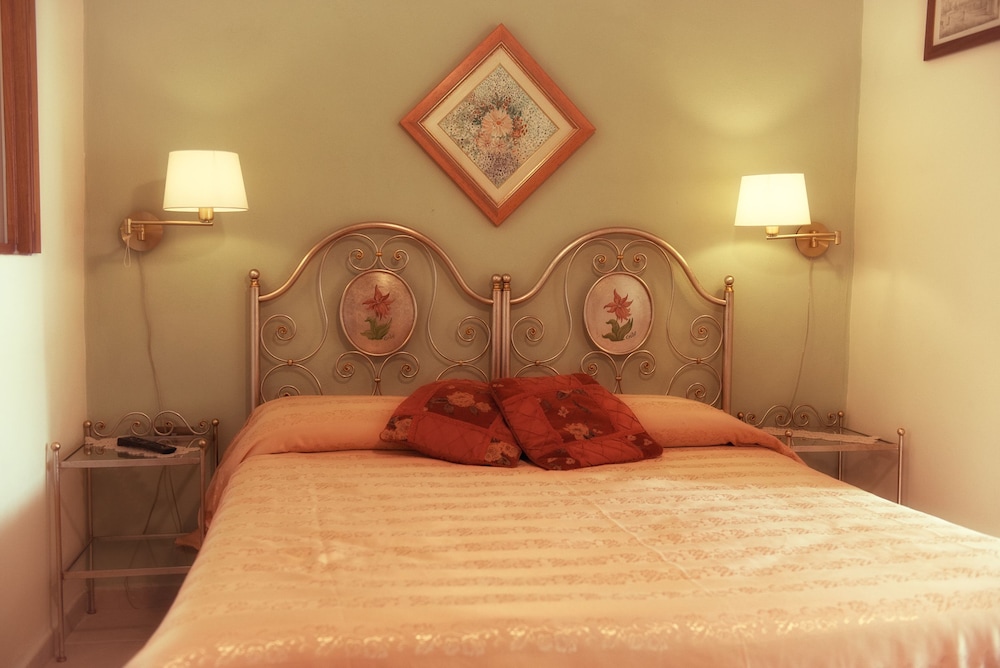 Junior Studio Suite, 1 Bedroom, Non Smoking, Garden View photo 2