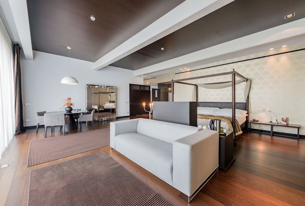 Junior Suite, 1 King Bed (Penthouse;with Sofabed) - Photo 6
