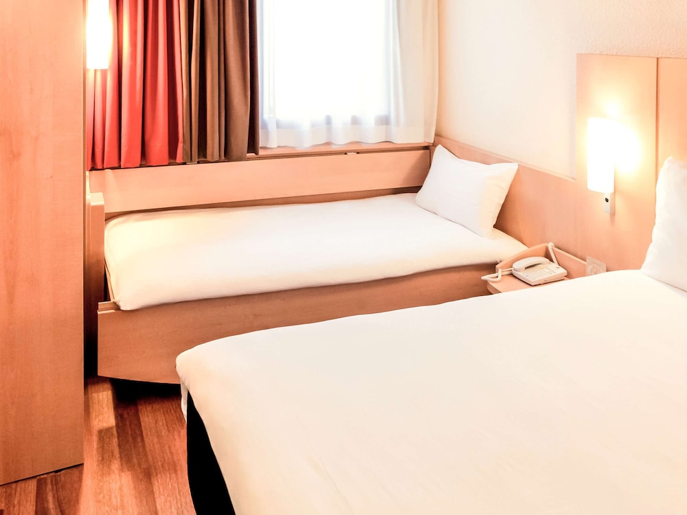 Standard Double Room, Multiple Beds - Photo 5