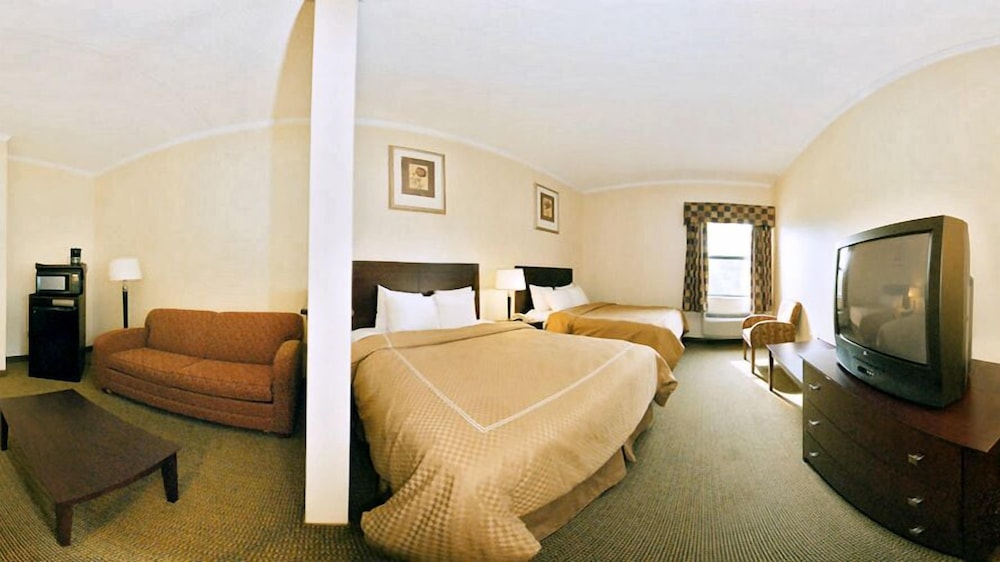 Suite, Multiple Beds, Non Smoking - Photo 1
