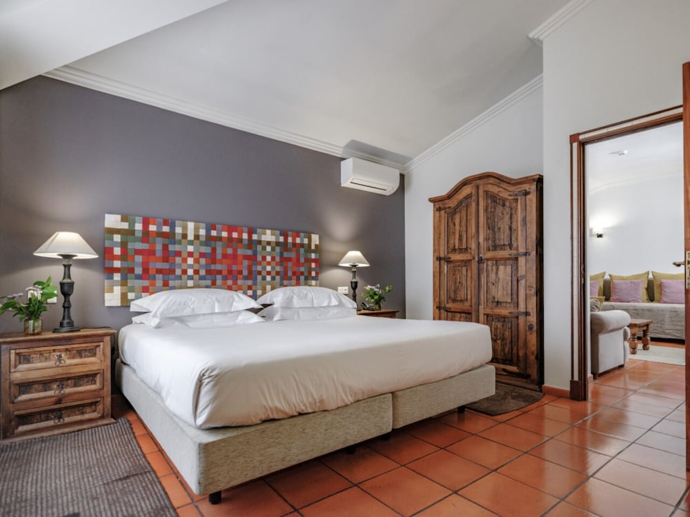 Suite, 1 King Bed - Photo 8