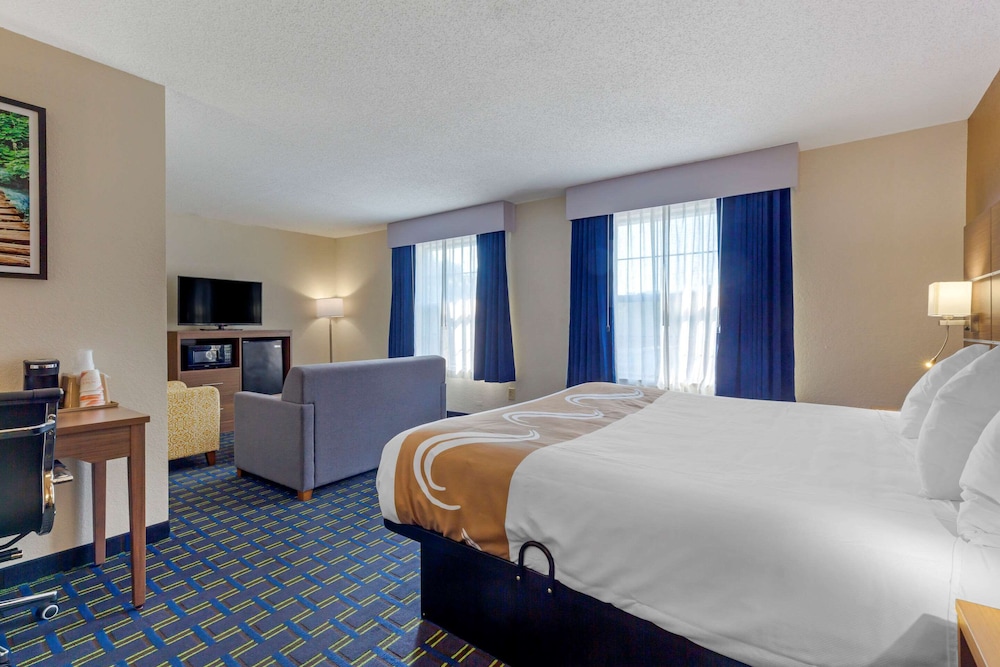 Standard Room, 1 King Bed, Non Smoking - Photo 1