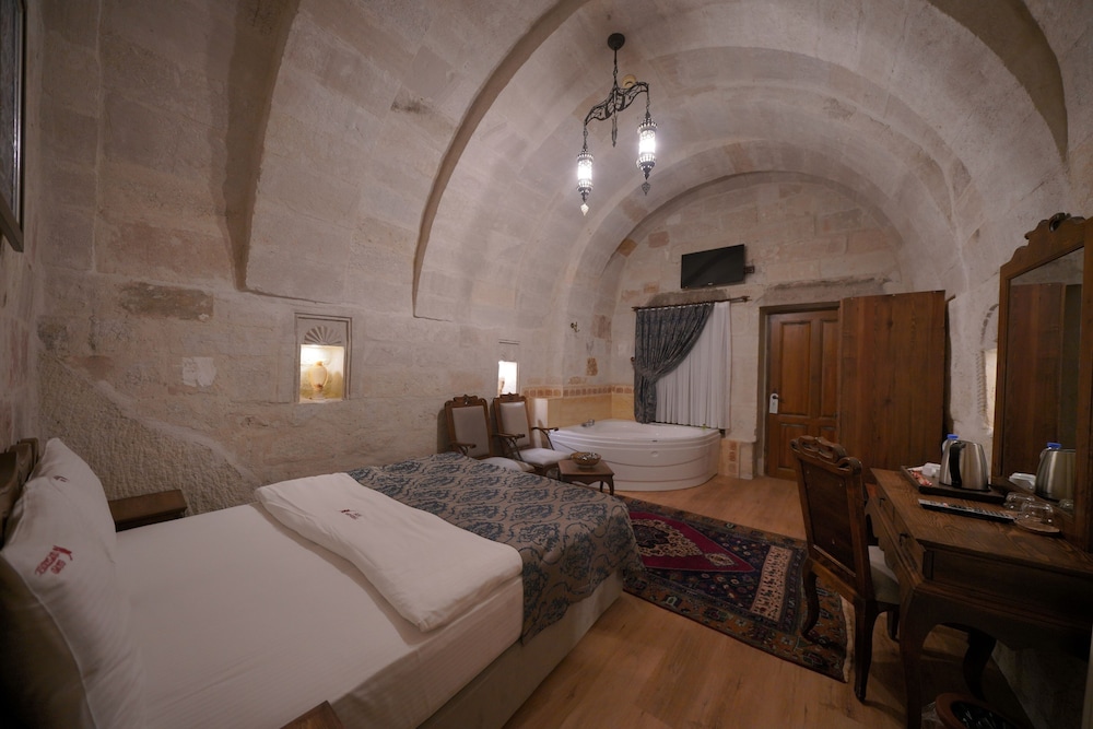 Honeymoon Suite photo 1