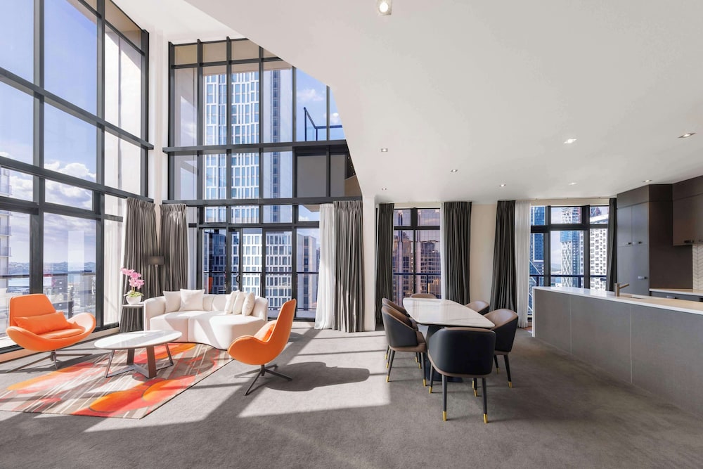 Three Bedroom Penthouse - Photo 4