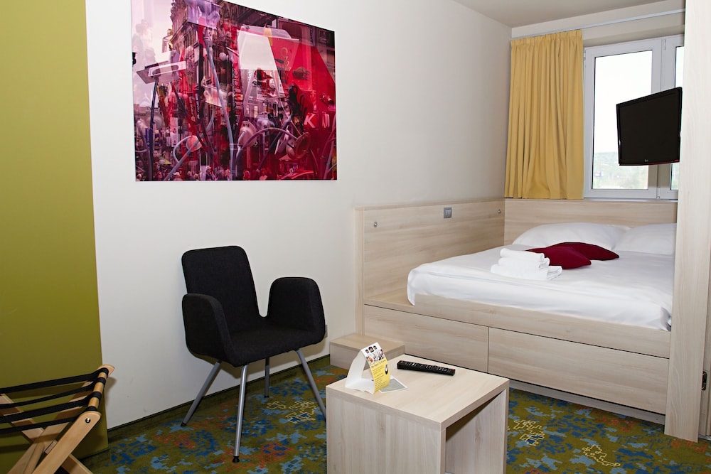 Standard Single Room, 1 Queen Bed photo 1