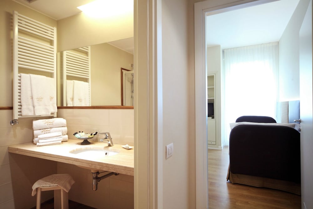 Superior Quadruple Room - Photo 4