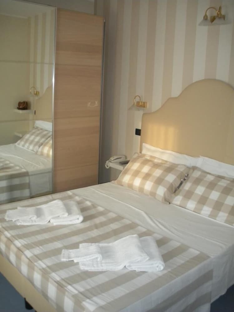 Superior Double or Twin Room photo 3