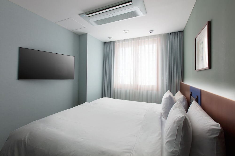 Standard King Room - Photo 4