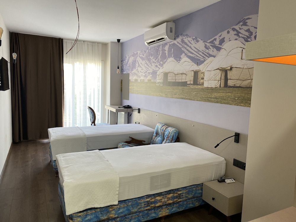 Standard Room thumbnail 5