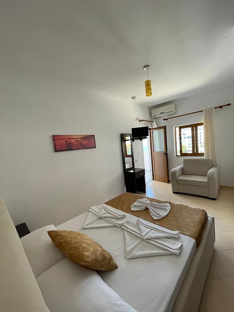 Economy Double Room, Partial Sea View